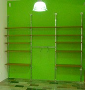 scaffale serie regina in tubo cromato o satinato per negozi abbigliamento