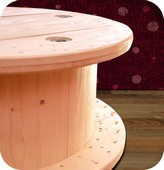 piano legno di bobina avvolgicavo trasformato in tavolino basso