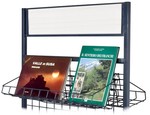 particolare cesto porta libri in filo su espositore con griglia