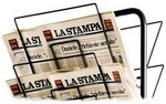 particolare espositore porta giornali per edicola autogrill market
