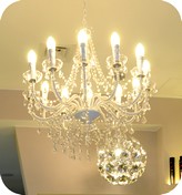 lampadario a gocce in arredo salone di bellezza e parrucchiere
