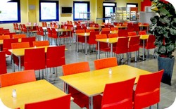 sala ristorante multinazionale per impiegati tavoli ATT126