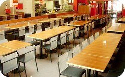 tavoli in locale snack bar