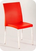 sedie impilabili in plastica e gambe quadre