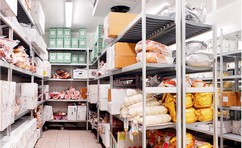 cella frigo con scaffalature alluminio
