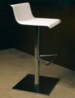 sgabello moderno in metallo regolabile in altezza per bar  con scocca in cuoio rigenerato 447