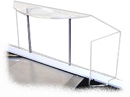 pannello protezione in plexiglass su banco cassa con deviatore merce