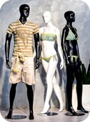 manichini uomo e donna laccati neri e bianchi con testa amorfa