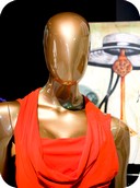 manichino donna laccato oro lucido con testa uovo