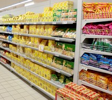 scaffalatura  per centro commerciale con spondine filo cromo