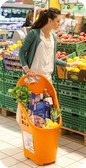 cestello trolley in supermercato frutta verdura