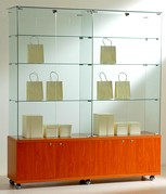 vetrina doppia con mobiletto su ruote cm 157 x 40 x 180 AT16-18M