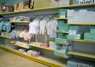 scaffalature per centro commerciale abbigliamento neonato
