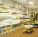 scaffale per tessuti e tendaggi