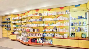 scaffalatura curva per arredo negozi farmacia e profumeria