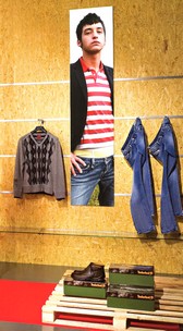 arredamento negozio jeans