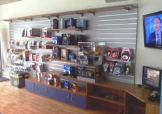 arredo negozio articoli elettronici e HI FI