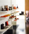 arredo negozio calzature e accessori in pelle