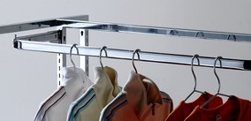 barra appenderia a sbalzo per negozi abbigliamento
