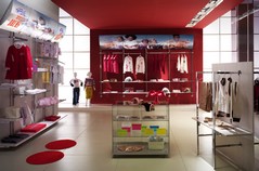 arredamento negozio abbigliamento bimbi