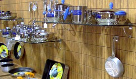 arredo negozio articoli cristalleria e in acciaio