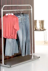 espositore gondola per abbigliamento giovane