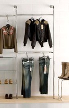 struttura cromate per scaffali negozio abiti jeans
