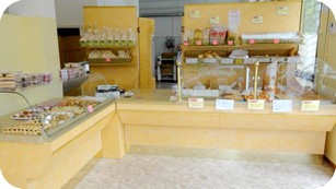 arredo panetteria con banchi occasione