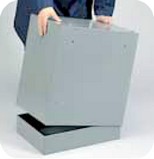 inserimento zoccolo su cassettiere plastica