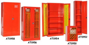 armadio metallici rossi per anti incendio e attrezzature di protezione