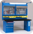 postazione lavoro con luce cassettiera pannelli forati e vetrina ATFBIG570S1