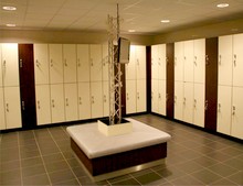 armadietti spogliatoio in legno con antina doppia per sauna