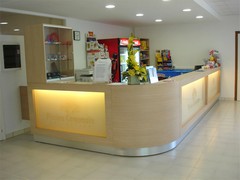 bancone per reception piscina comunale